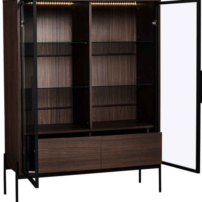 Vitrine lumineuse à DEL avec porte en verre. Moderne pour le bureau personnel. Pieds en métal, matériau. 4 tablettes réglables, 2 tiroirs de rangement, lumières trempées noires et noyer foncé. Maison minimaliste. .