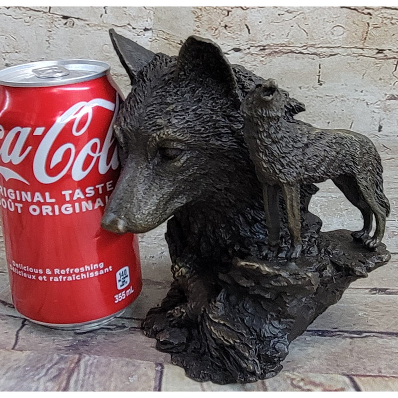 Figurine sculptée en bronze à motif de loup européen signée Milo Deco