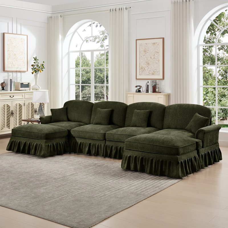 Canapé modulaire classique à trois places en forme de L avec accoudoirs évasés et jupes à plis à volants amovibles, canapé en chenille confortable avec repose-pieds mobile