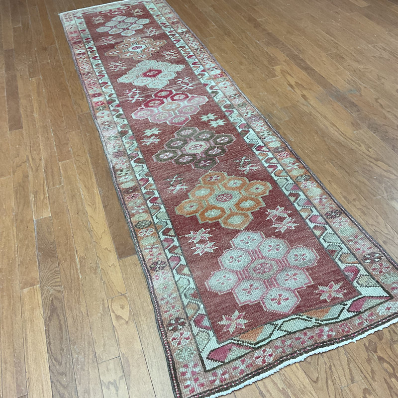 Tapis de couloir en laine Oushak fait à la main Bungalow Rose
