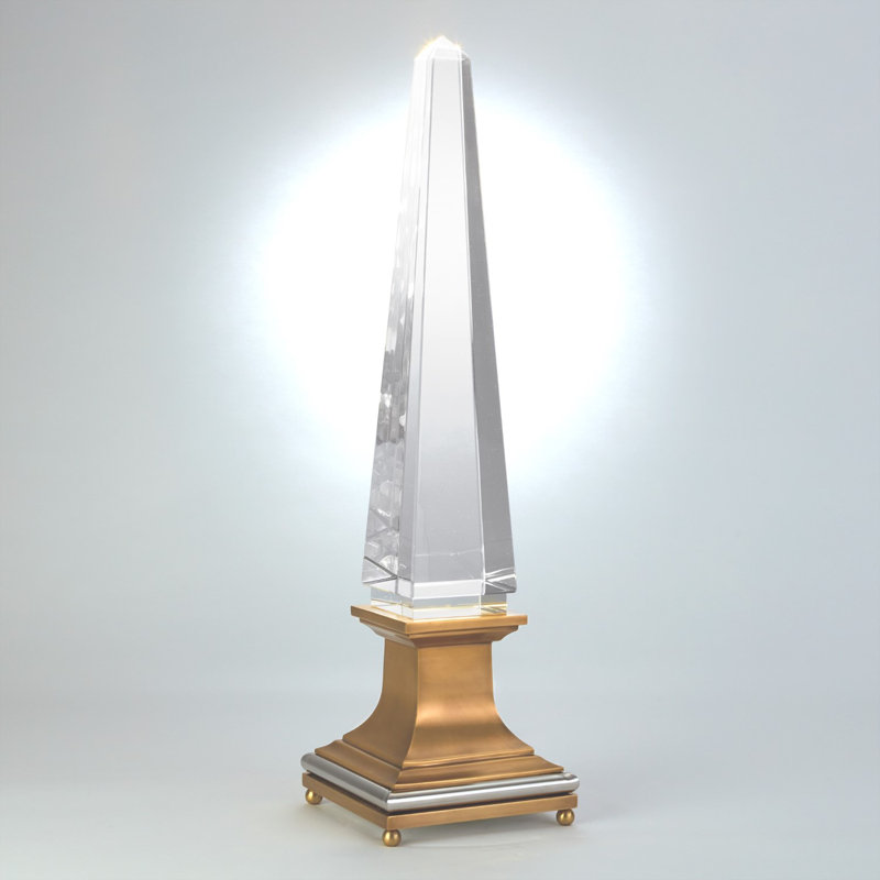 Obélisque de cristal illuminé