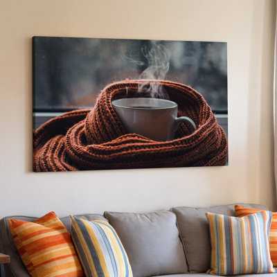 Toile, une scène confortable avec une tasse fumante de café placée sur un rebord de fenêtre entouré d'un riche orange brûlé texturé pour toile