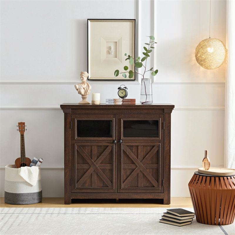 Buffet polyvalent de style campagnard avec rangement pratique et attrait élégant