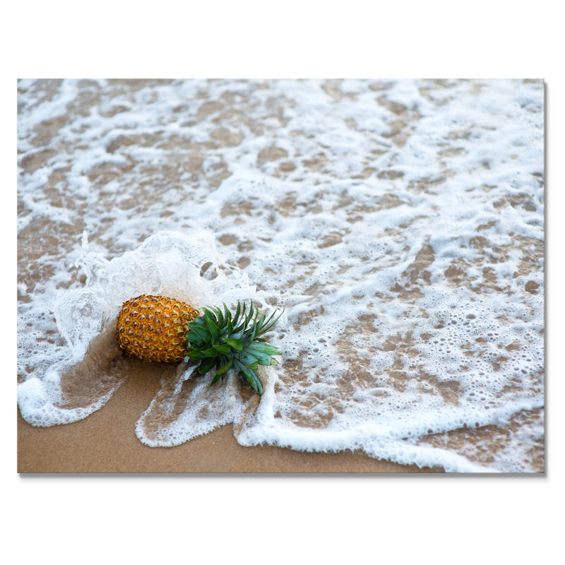 Pineapple Fallen By Ocean Wave - photographie sur toile, H 16 po x l 32 po x P 1 po, Toile tendue