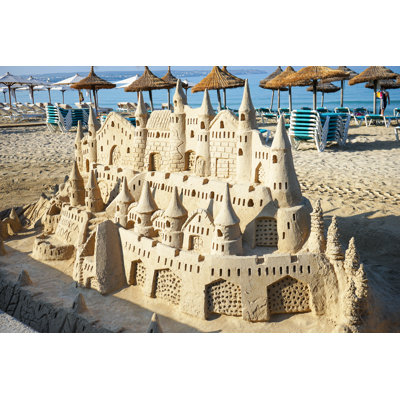 «Sandcastle on the Beach» par Marina Lohrbach - photographie sur toile tendue