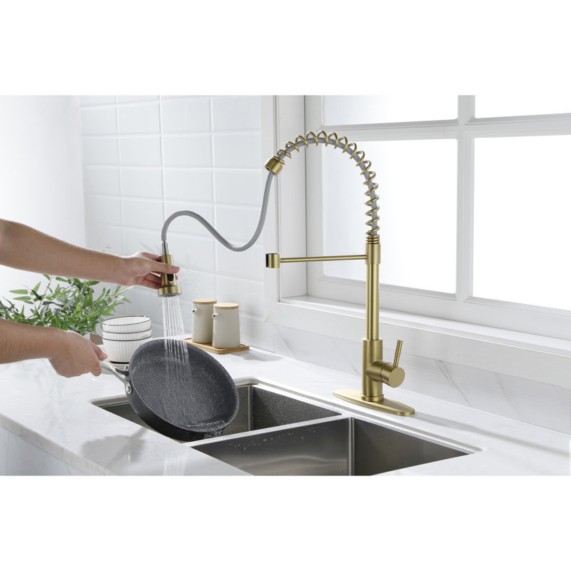 Gold Stainless Steel Pull Out Spray Kitchen Faucet, 360 Rotatable Nozzle For Smooth Water Utilization, Single Handle Temperature And Flow Adjustment, Corrosion Rust- Surface, Quiet Splash- Aerator