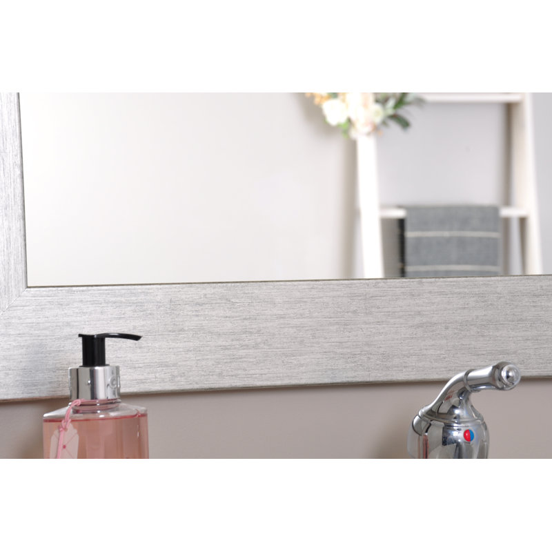 Miroir mural mâle et moderne Maléy, 50 po x 32 po, Grain argenté