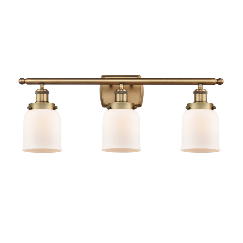 Éclairage pour meuble-lavabo 3 lumières 26 po Ballston Urban Bell, Blanc mat, Incandescent, Laiton brossé