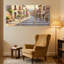 Scénario et paysages urbains ensoleillés, rue méditerranéenne avec fleurs et balcons, ensemble de 3 impressions sur toile-2144665071