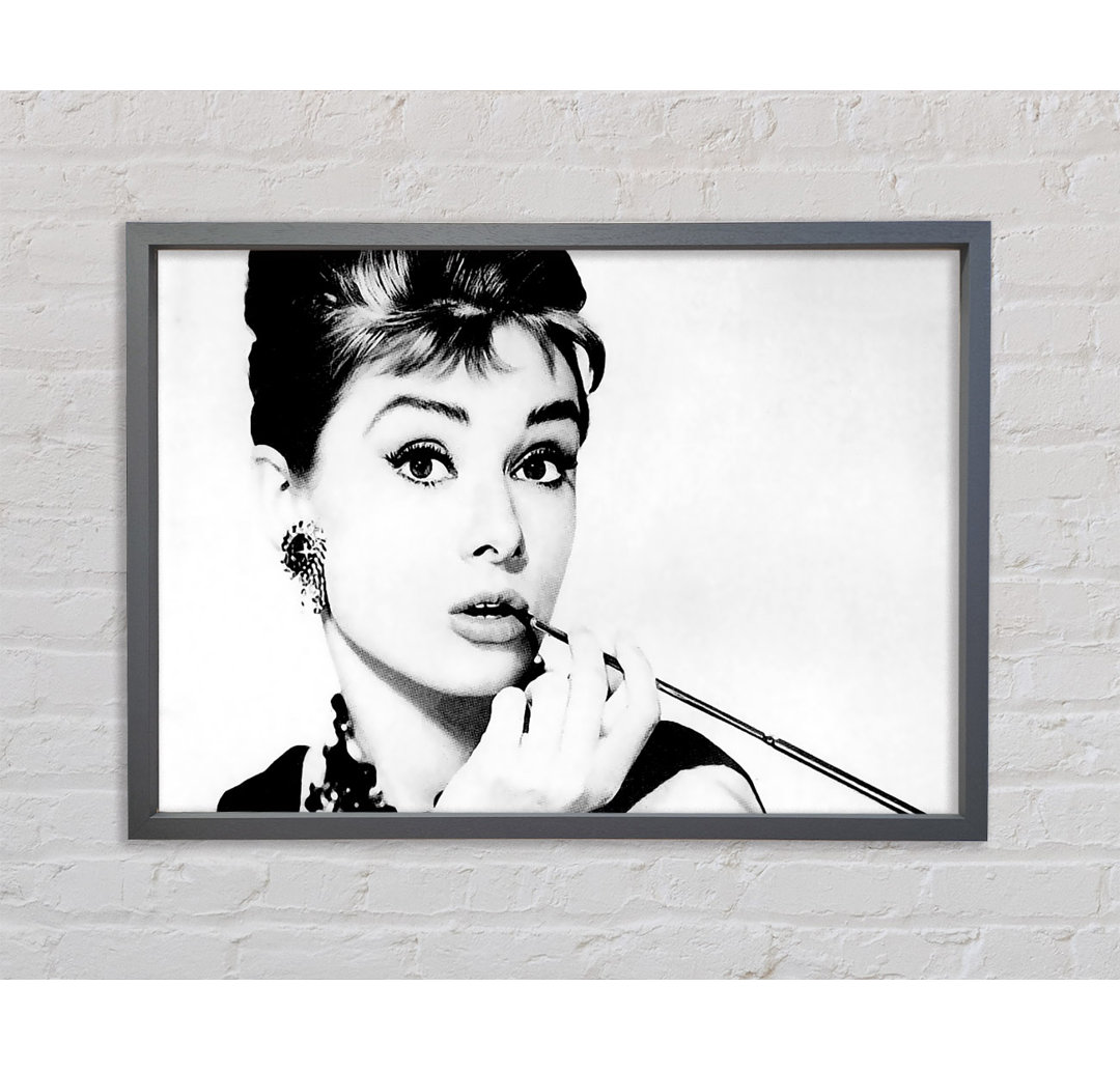 Audrey Hepburn Cigarette 1 - Einzelner Bilderrahmen Kunstdrucke auf Leinwand