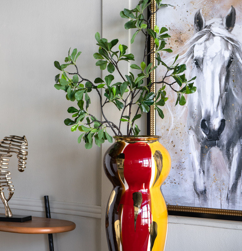 Vase courbé en céramique avec une finition abstraite multicolore, H 20,9 po x l 10 po x P 10 po, Jaune/gris