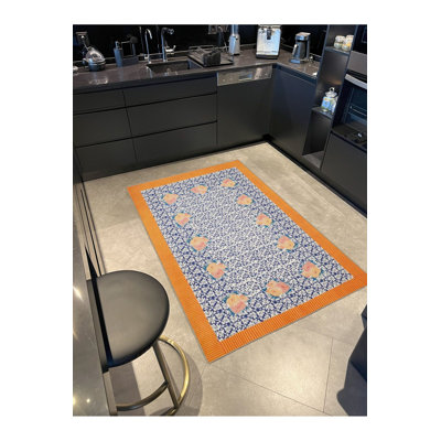 Tapis orange tissé à motif floral lavable
