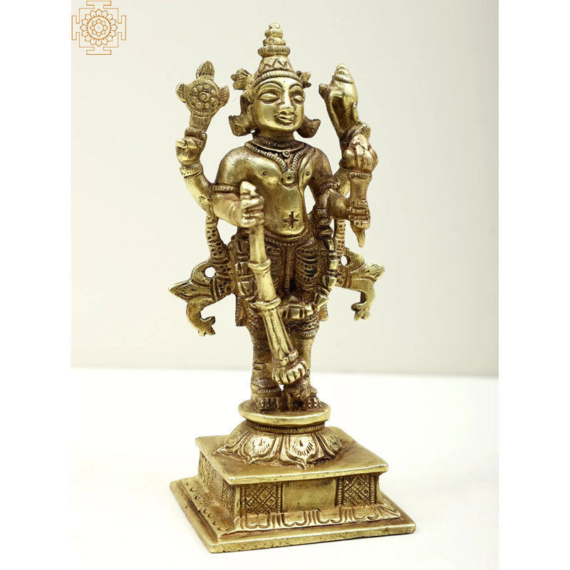 Vishnu debout
