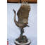 Grue debout sur une statue de bronze en pierre - Taille: L 28 po x l 32 po x H 49 po.