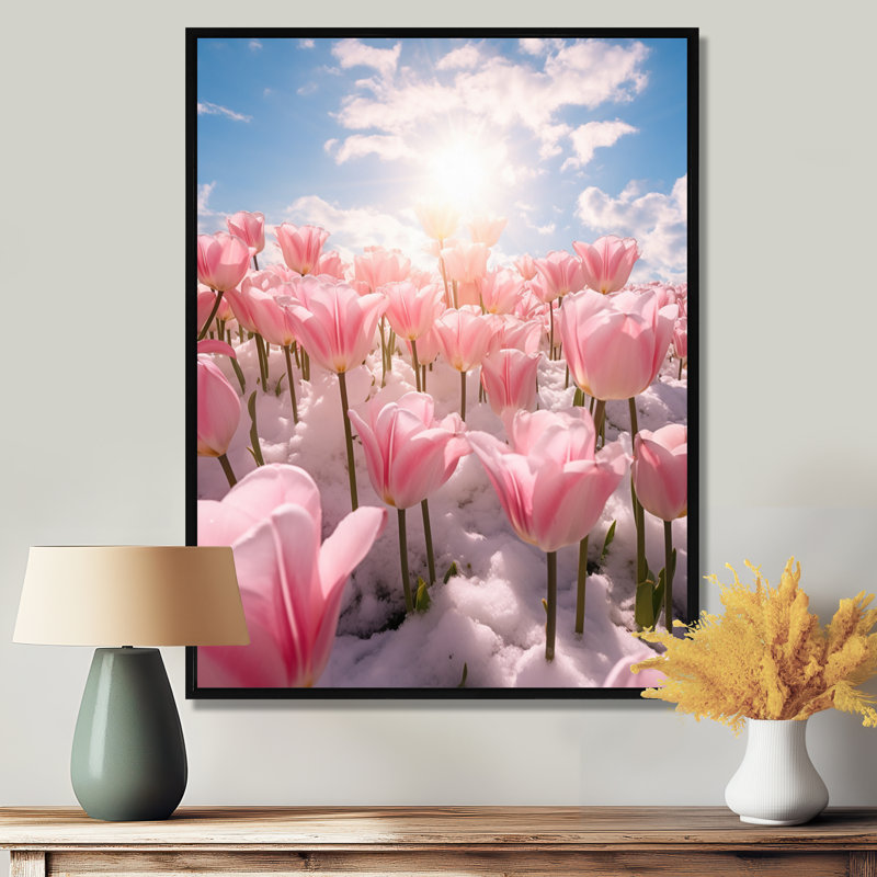 Tulipe rose, neige, paysage ensoleillé II - Tulipes, art mural, H 20 po x l 12 po x P 1 po, Toile avec cadre flottant noir