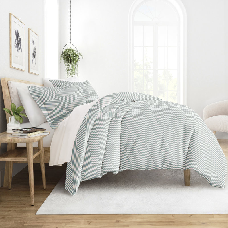 Light Blue Modern Diagonal Pattern Full/Queen Duvet Cover Set