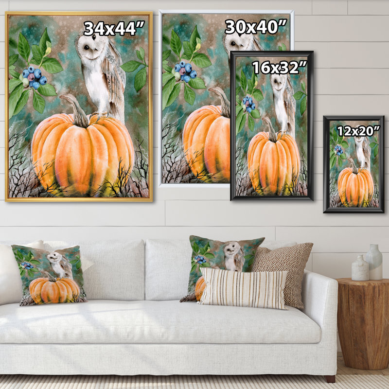 Chouette effraie assis sur une citrouille - reproduction sur toile, H 32 po x l 16 po x P 1 po, Cadre flottant noir