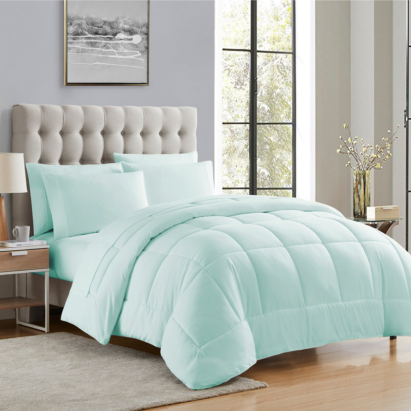Aqua Queen 7-Piece Down Alternative Microfiber Bed in a Bag Set