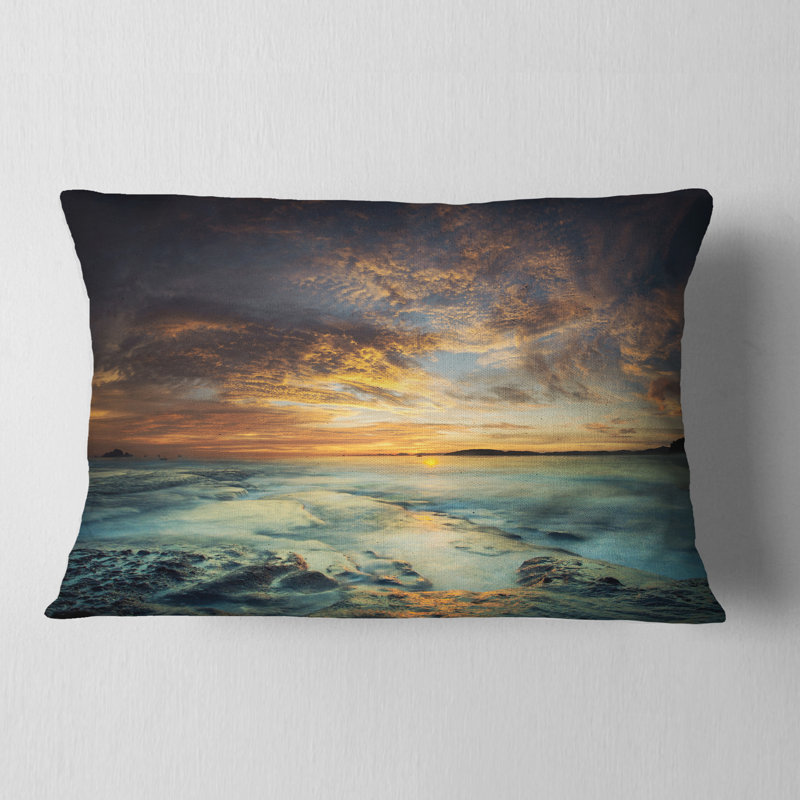 Coussin décoratif The Tanah Lot à Bali Island - Sea & Shore, 12 po x 20 po, Rectangulaire
