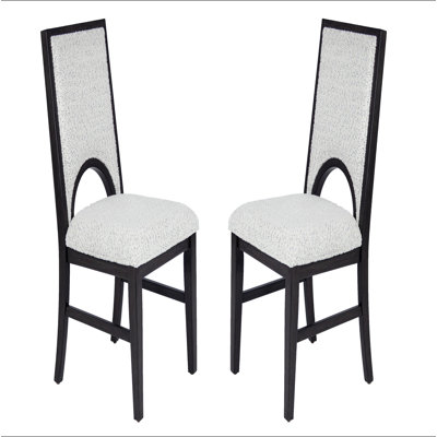Chaise à découpes arquée en tissu blanc