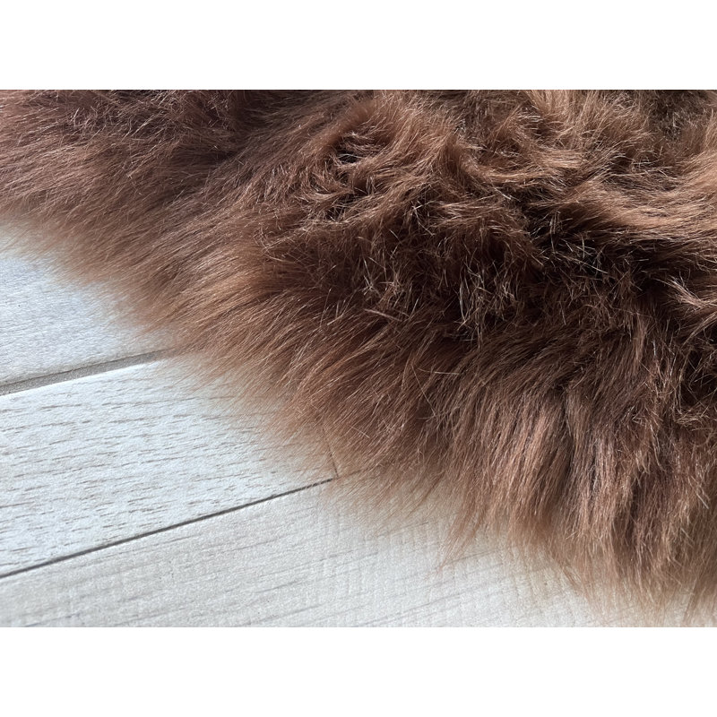 Tapis à poils longs en fausse fourrure de bison brun, Forme d'animal 5 pi x 6 pi