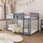 Lit superposé simple au-dessus d'un lit simple pour enfant avec garde-corps et échelle-178793880