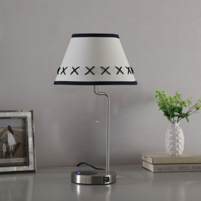 Lampe de table moderne 20 pouces Shelby avec station de recharge USB / USB