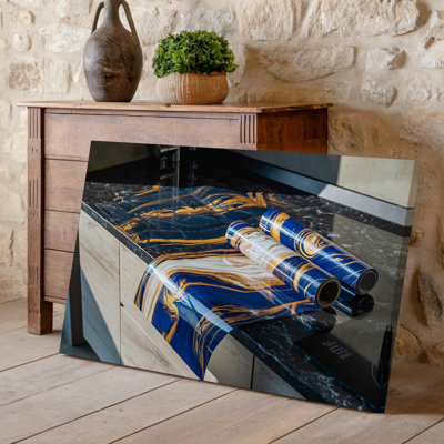 Toile, un comptoir de cuisine moderne avec un superbe motif marbré avec des motifs tourbillonnants d'or profond bleu profond et d'art mural sur toile souple