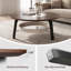 Table basse ronde de 90 cm avec tablette de rangement, plateau en noyer avec incrustations de pierre frittée blanche et pieds en bois massif, table basse moderne et minimaliste pour salon, montage facile
