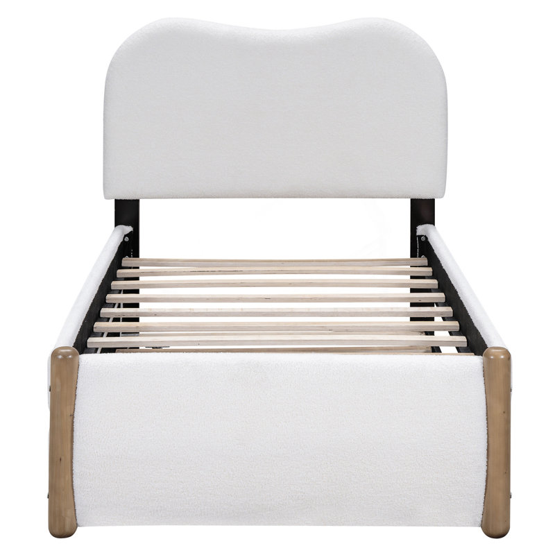 Lit plateforme tapissier avec pieds de soutien en bois et lit gigogne escamotable, idéal pour un repos confortable et un gain de place dans les chambres.