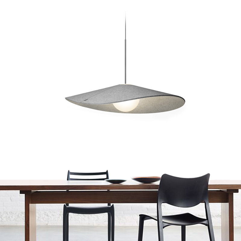 Luminaire suspendu en feutre Bola, H 113,6 po x l 24 po x P 24 po