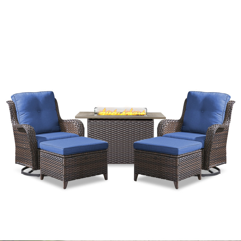 Ensemble de conversation d'extérieur en osier de 5 pièces Carolina avec foyer et coussins Carolina, Bleu/brun