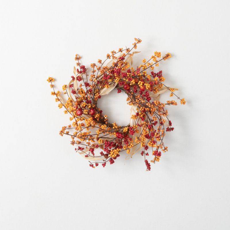 Couronne en mousse à baies mélangées de 14 po