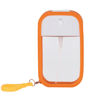 Bouteille d'eau et bouteille de parfum