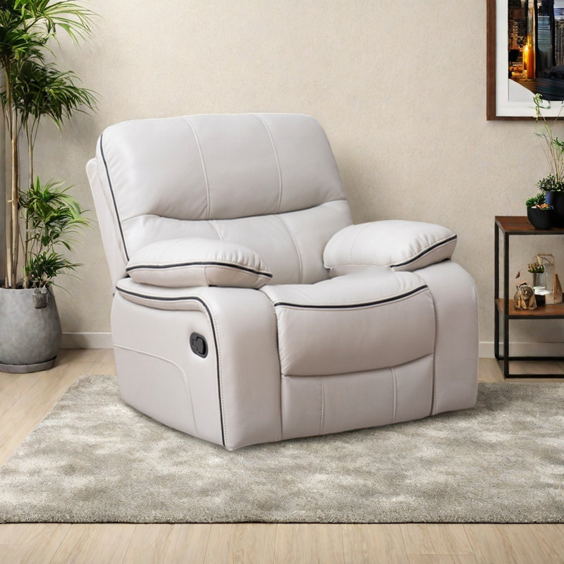Fashionable and comfortable lounge chair, Off-white
