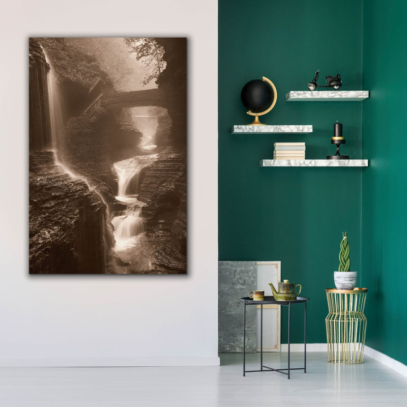 «Waterfall on a Rainy Day» par Balazs Solti, art mural sur toile, H 60 po x l 40 po