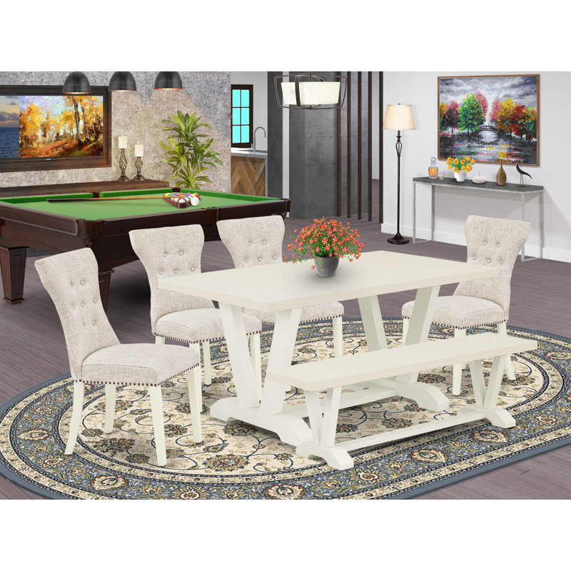 Cet ensemble de salle à manger 6 pièces comprend une table en bois blanc lin (blanc cassé), un petit banc et 4 chaises Parson en tissu de lin avec dossier capitonné - Lin brossé