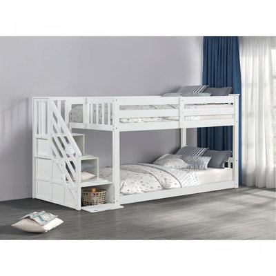 Mobilier de chambre à coucher de style transitionnel avec lit superposé simple au-dessus d'un lit simple bas et lit escamotable réversible