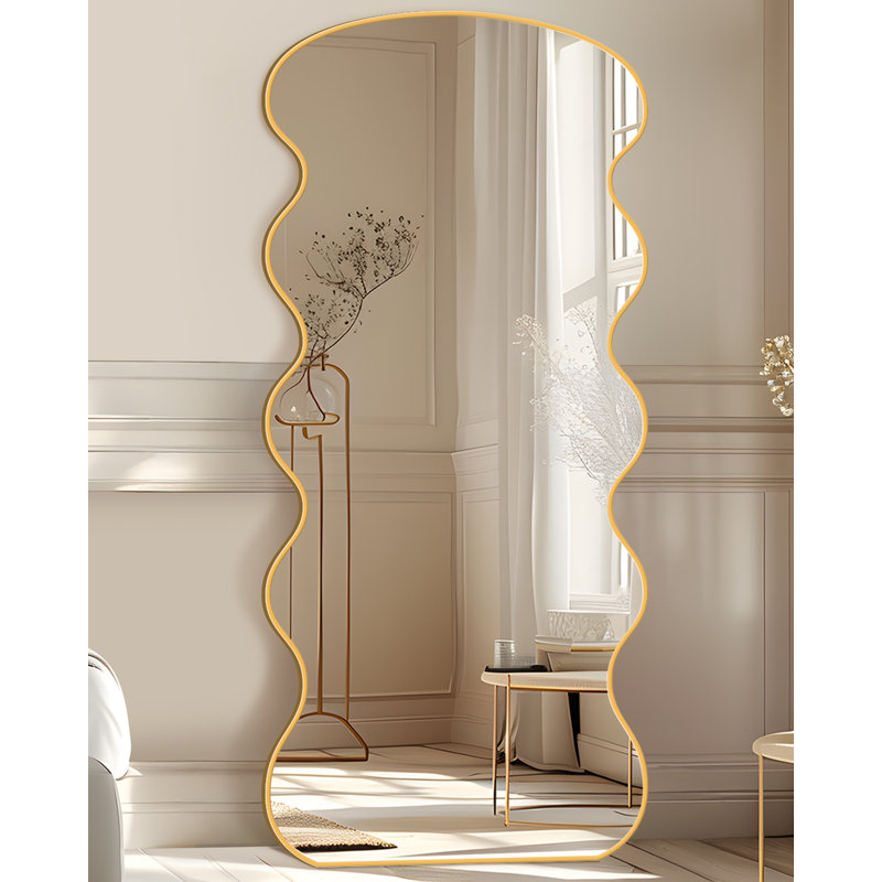 Miroir Wave complet: un miroir pleine longueur conçu pour offrir une réflexion complète du corps tout en améliorant l'esthétique de votre espace.