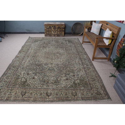 Le grand tapis turc rétro vert rehausse l'apparence de votre salon avec son design unique