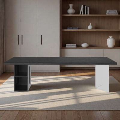 Bureau d'étude en bois massif noir pour un usage domestique