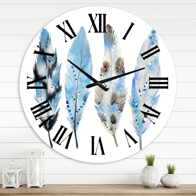 Blue Boho Feathers I - horloge murale bohémienne et éclectique, Surdimensionné