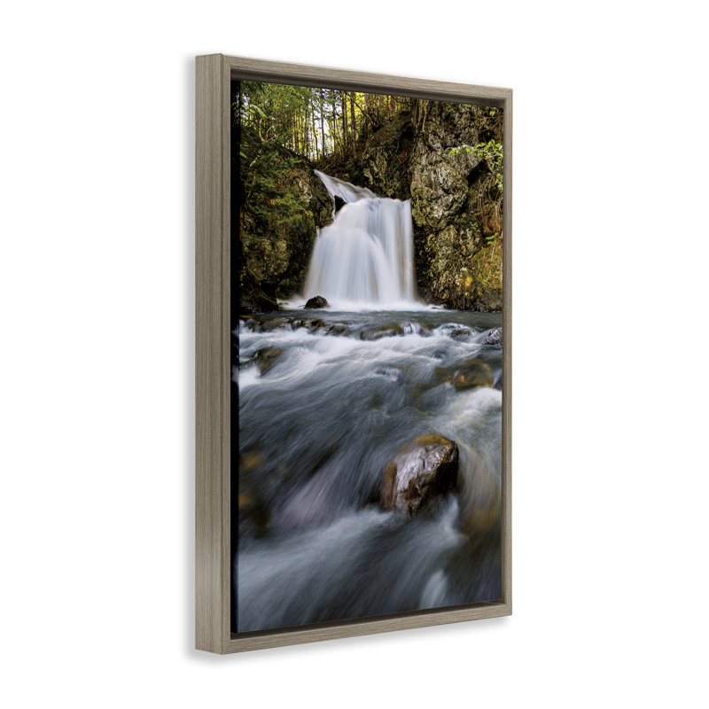 Cadre flottant en cascade d'eau fraîche, design par Sean Greenough, H 25 po x l 17 po, Cadre flottant orme Montalcino