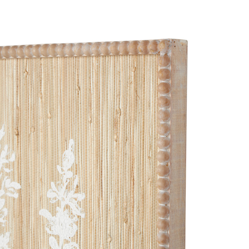Décoration murale en bois texturé floral crème avec accents peints en blanc et cadre perlé