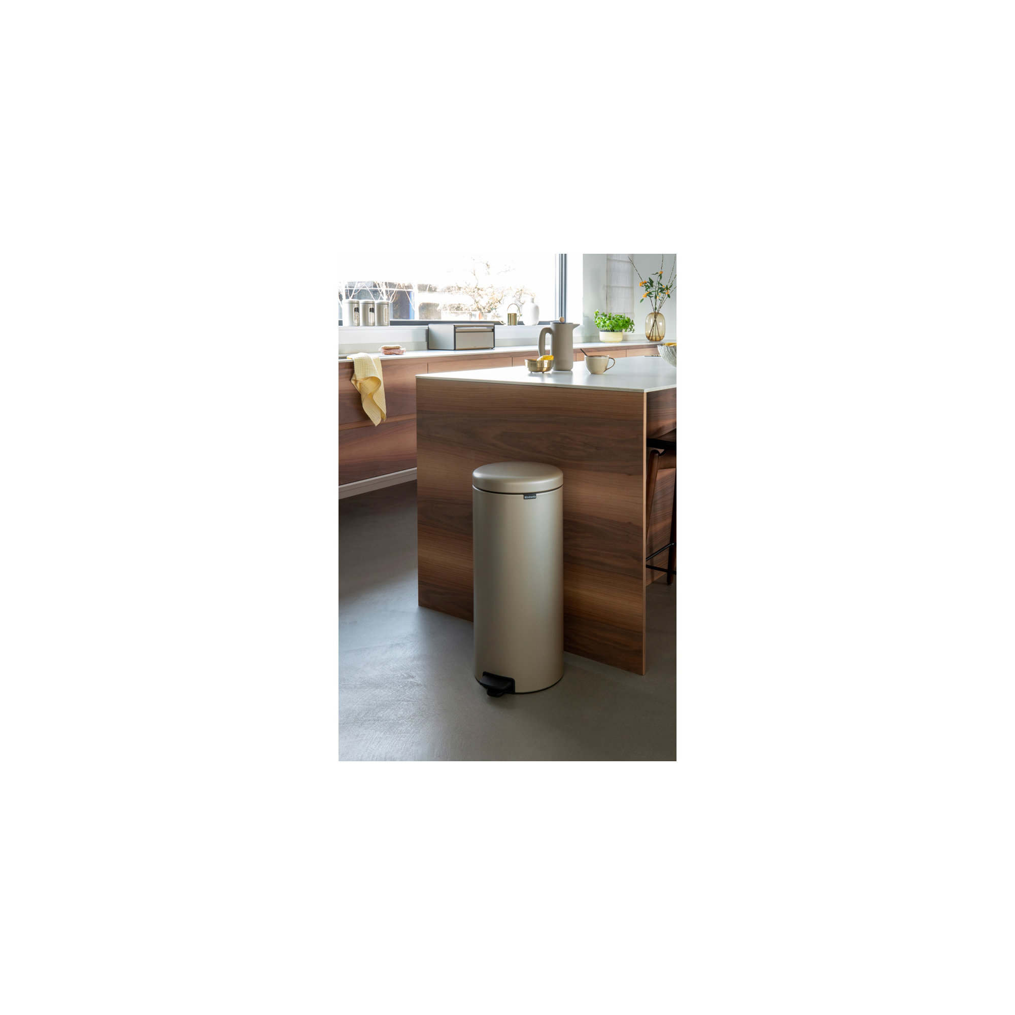 Brabantia NewIcon Step On Trash Can, 8 Gallon (30 Liter), Metallic Gold