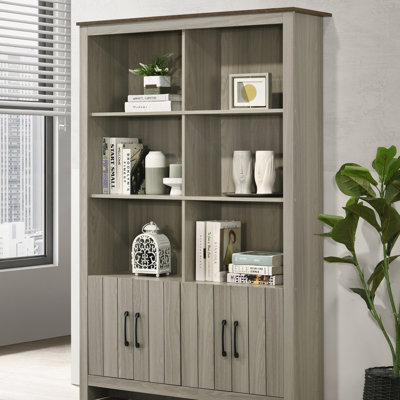 Bibliothèque Nyla de 47 pouces de large avec portes d'armoire et beaucoup de rangement, parfaite pour les espaces de vie organisés et élégants.