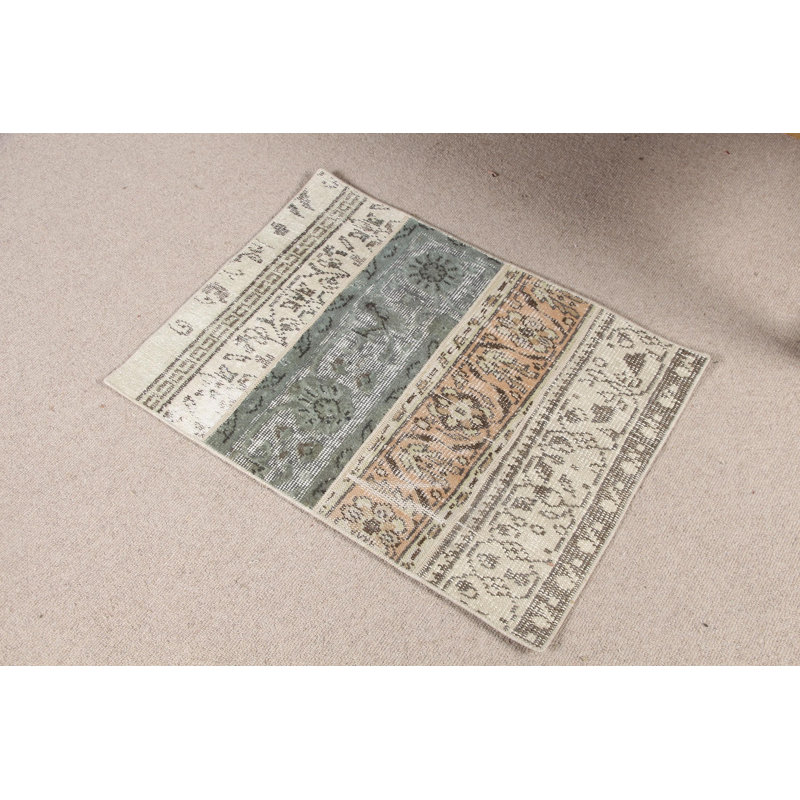 Tapis de porte turc fait à la main dans des tons de terre doux avec un motif floral élégant pour un décor unique