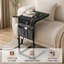 Table de bout en C avec station de charge et sac de rangement, table d'appoint à hauteur réglable pour canapé, table d'appoint pour canapé pour chambre à coucher, salon