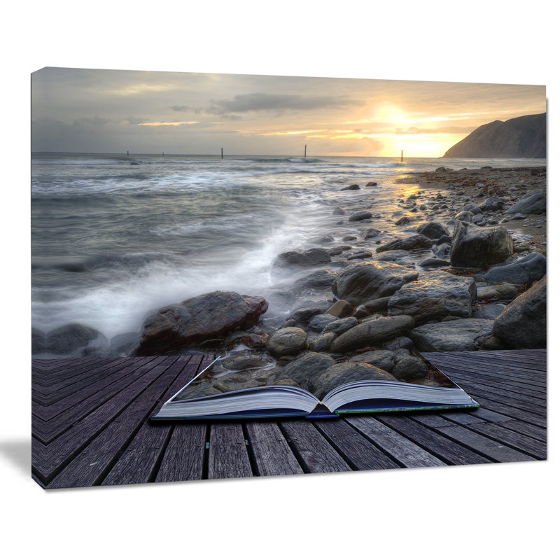 «Open Book to the Evening Sea» par Designart - reproduction de photo sur toile, H 8 po x l 12 po