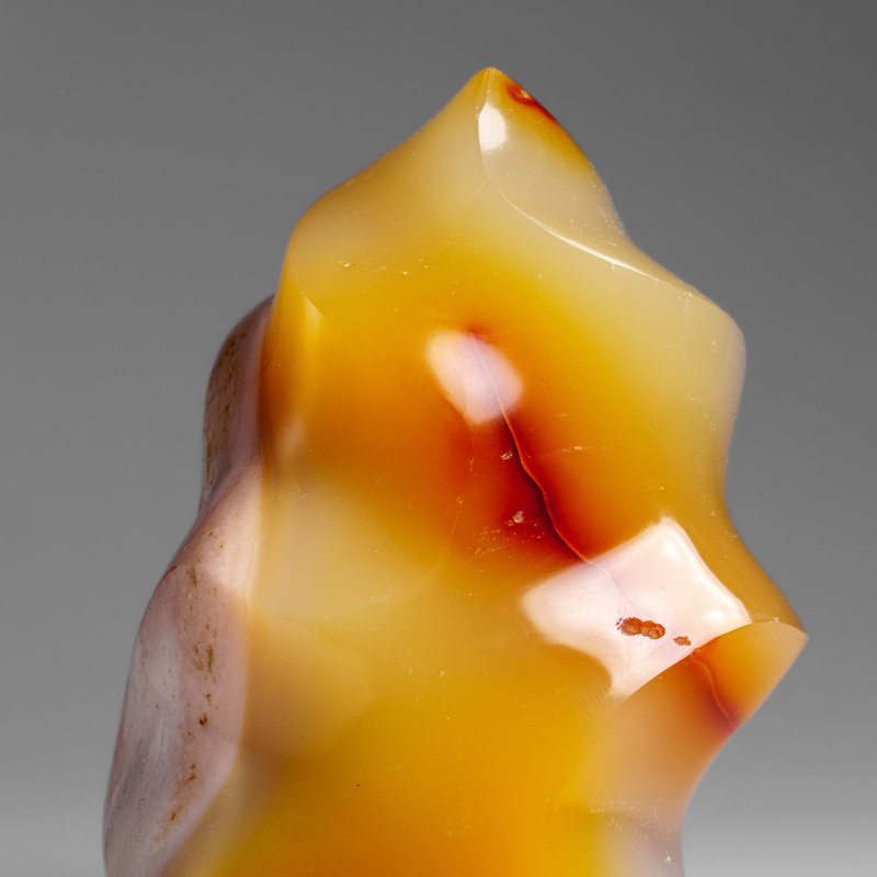 Véritable forme d'agate polie en forme de flamme de Madagascar (1 lb)